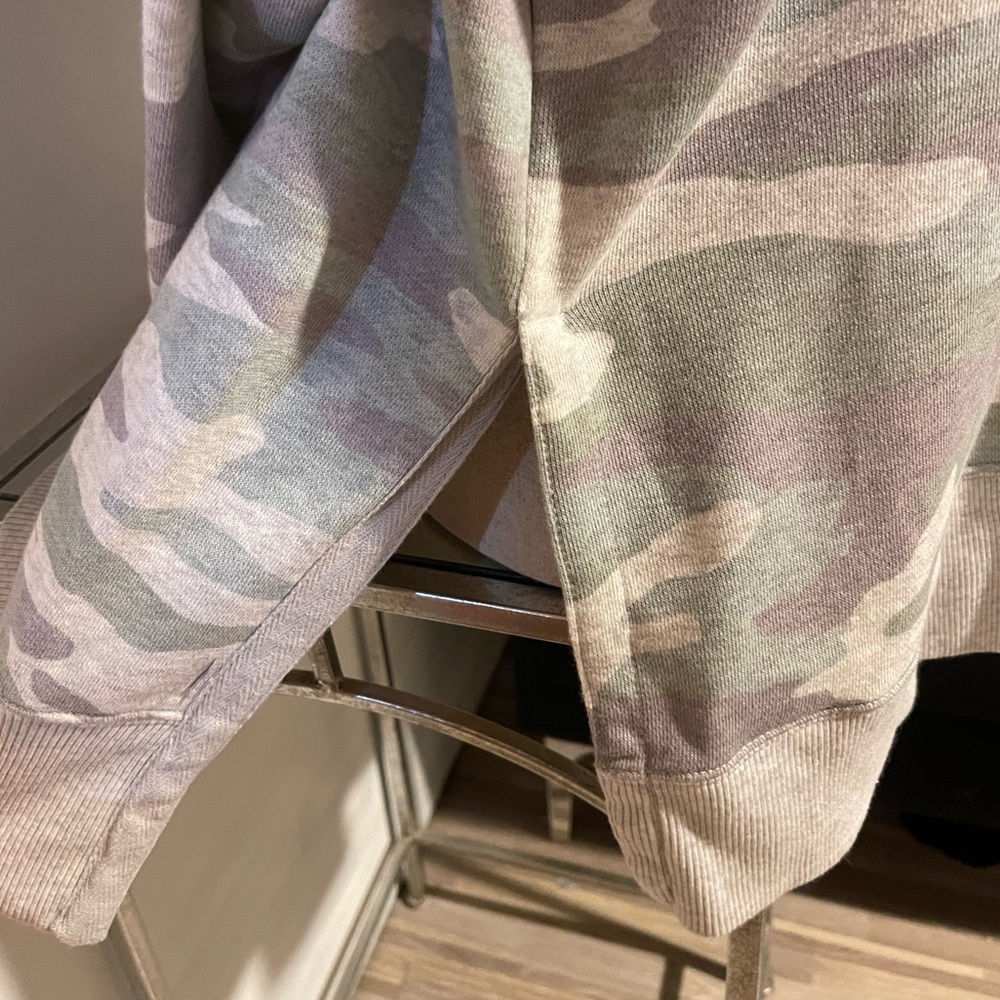 Aerie hooded Sweatshirt - Picture 2 of 4